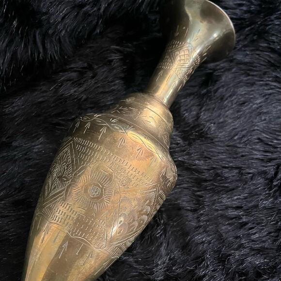 VTG 70s etched brass fluted vase - Picture 3 of 9